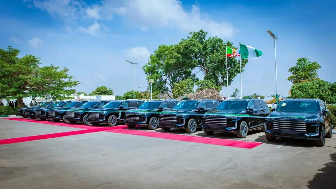 Governor distributes SUVs to mark 61st birthday